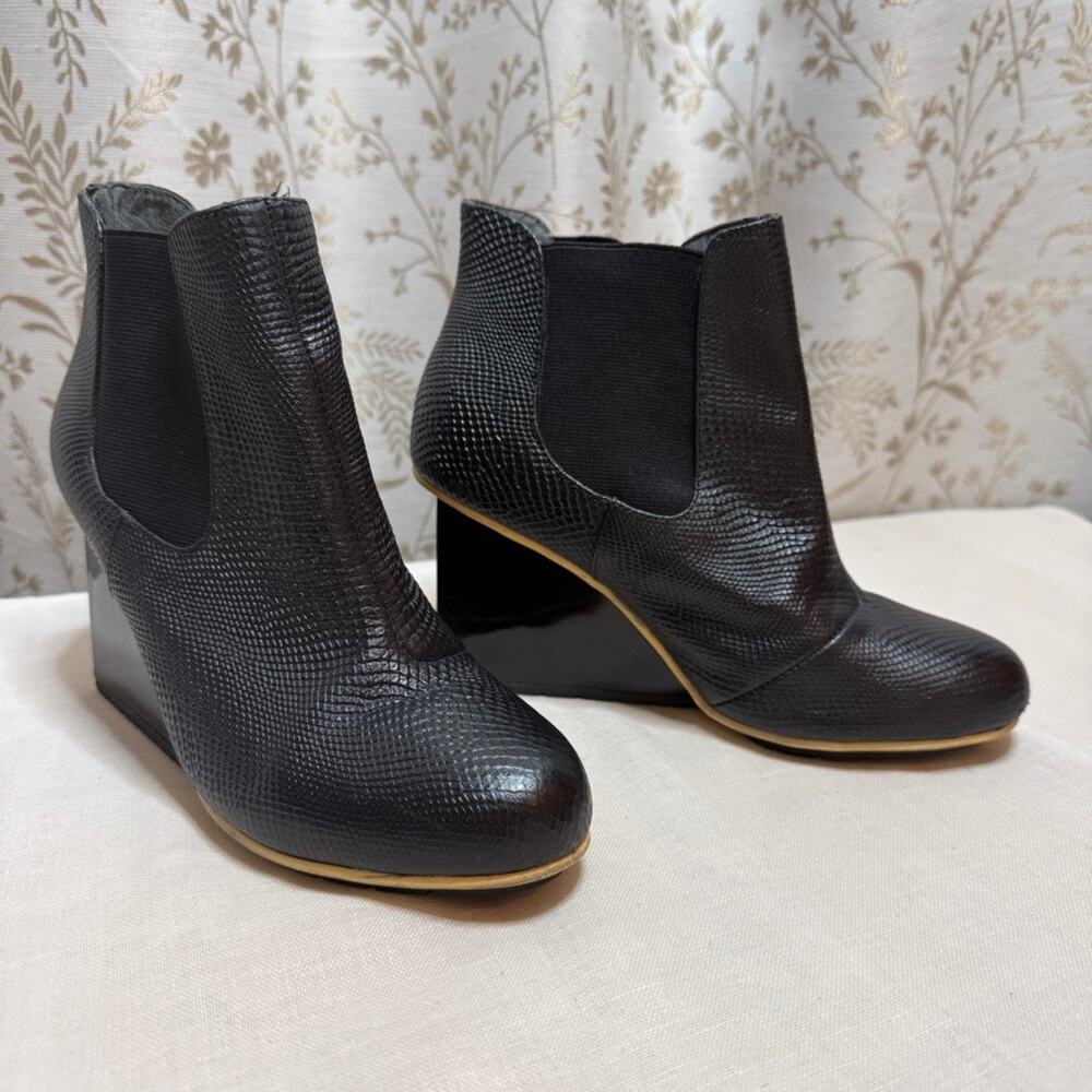 United Nude Snake Textured Wedge Booties Women 38 Black Art to Wear Edgy Modern
